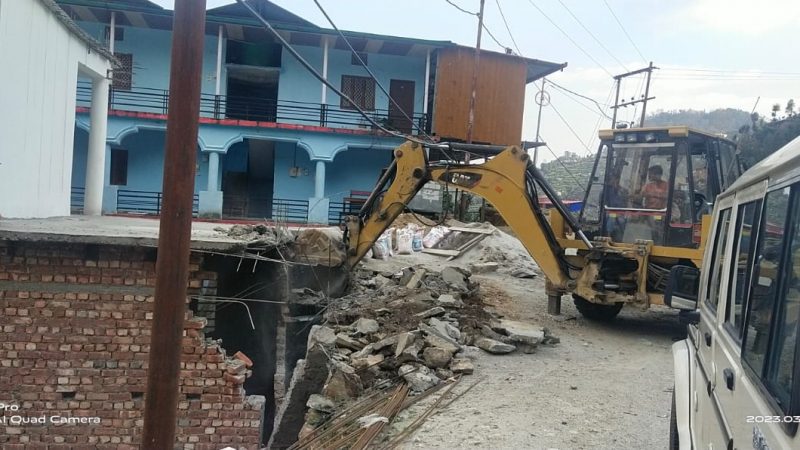 एक्शन: केदारनाथ राष्ट्रीय राजमार्ग पर हटाए गये अतिक्रमण, यात्रा सीजन को देखते हुए जिलाधिकारी ने दिये थे निर्देश