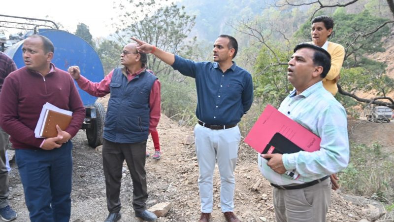 निगरानी: जी-20 सम्मेलन को लेकर किए जा रहे कार्यों का डीएम डॉ. सौरभ गहरवार ने किया स्थलीय निरीक्षण