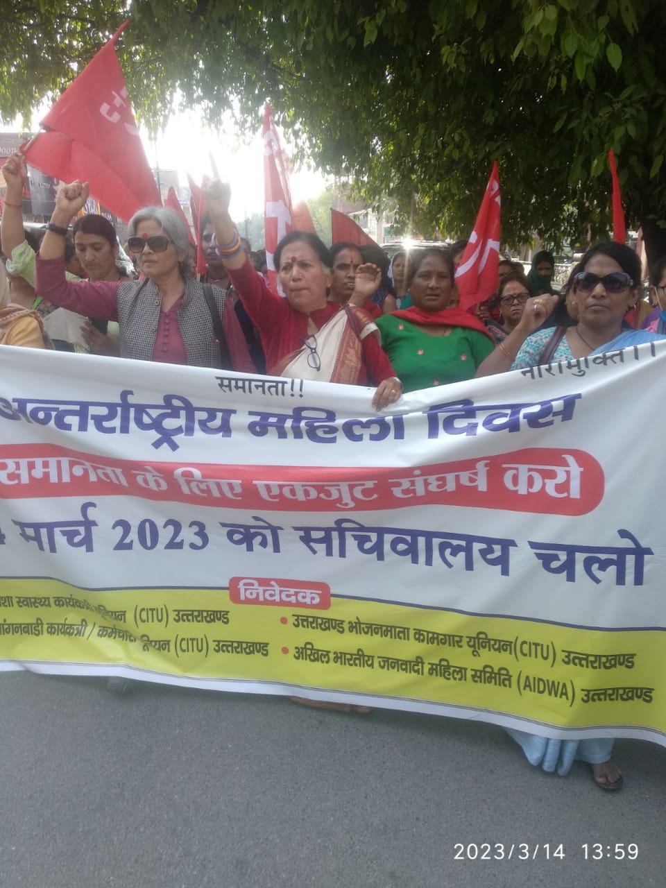 आवाज़: महिला संगठनों का सचिवालय पर जोरदार प्रदर्शन, समानता एवं अधिकारों के लिए उठाई एकजुट आवाज़