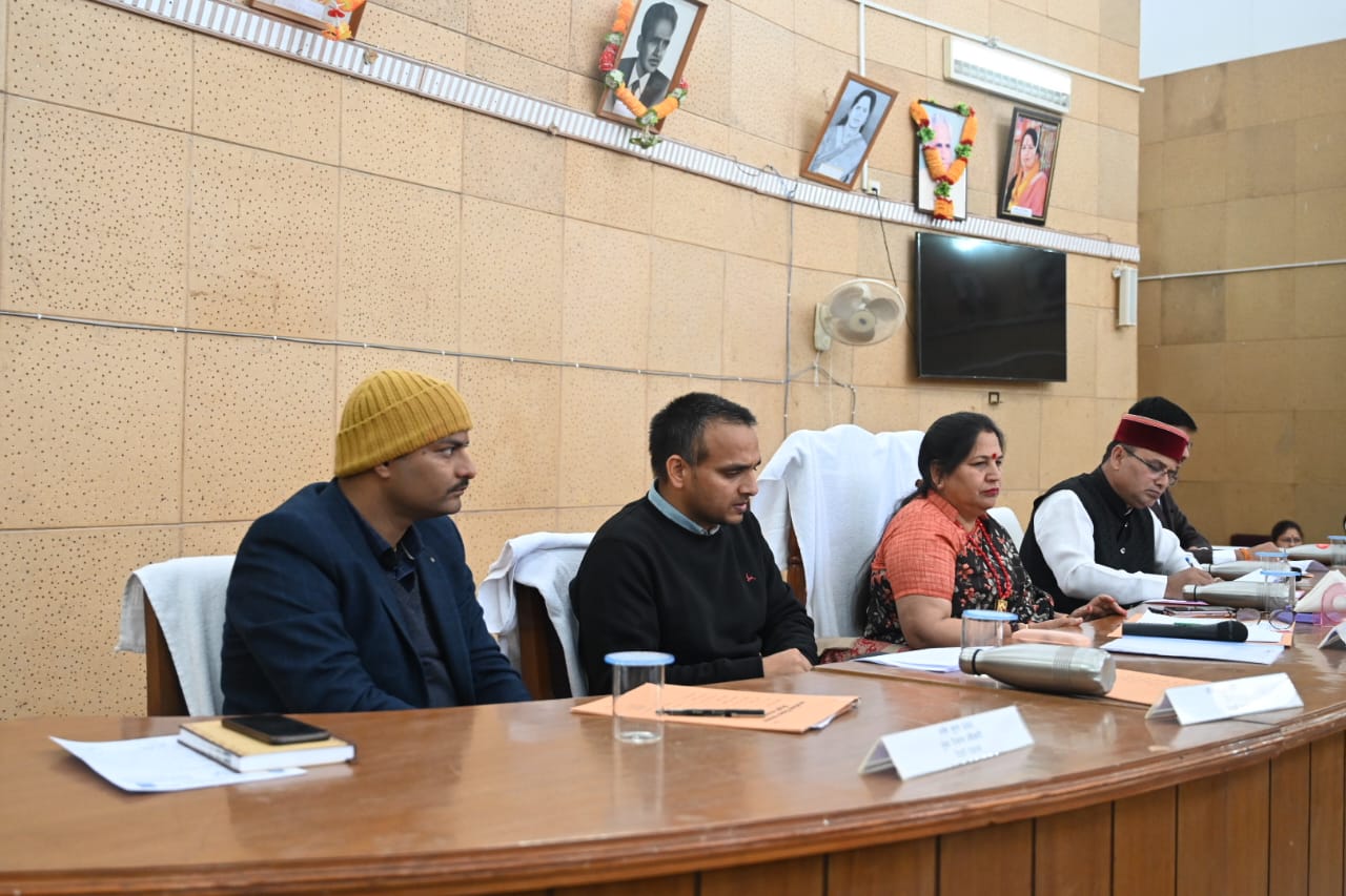 समीक्षा: जिला पंचायत की बैठक में विकास कार्यों पर चर्चा, अध्यक्ष सोना सजवाण ने अफसरों को दिये निर्देश