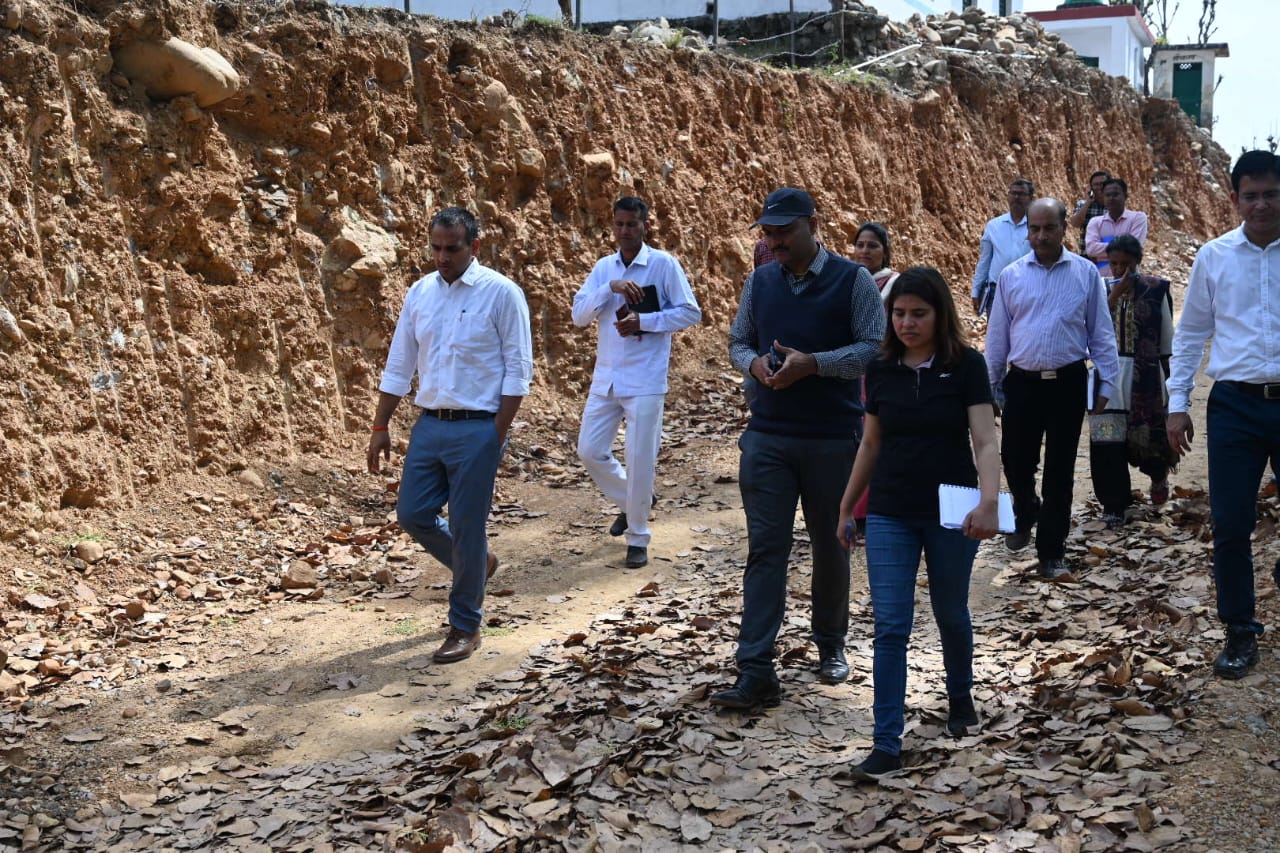 जायजा: प्रस्तावित जी-20 सम्मेलन की तैयारियों को लेकर जिला प्रशासन मुस्तैद, डीएम डाॅ सौरभ गहरवार ने किया स्थलीय निरीक्षण