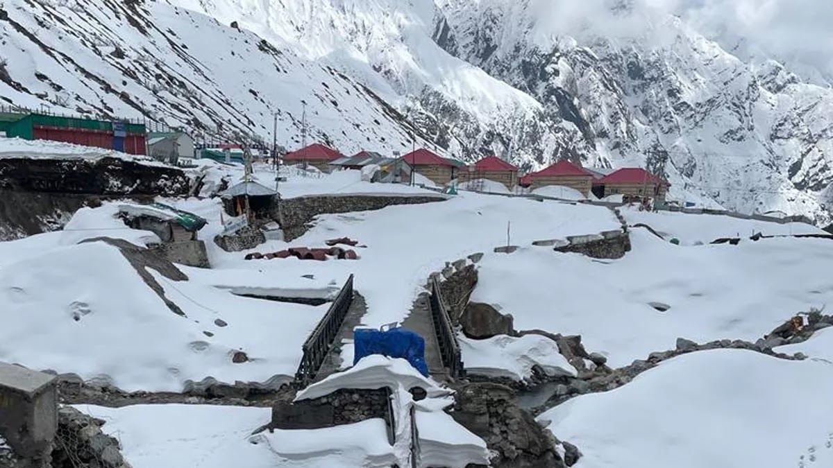 मौसम:  उत्तराखंड में भारी बारिश और बर्फबारी, तापमान में आई गिरावट