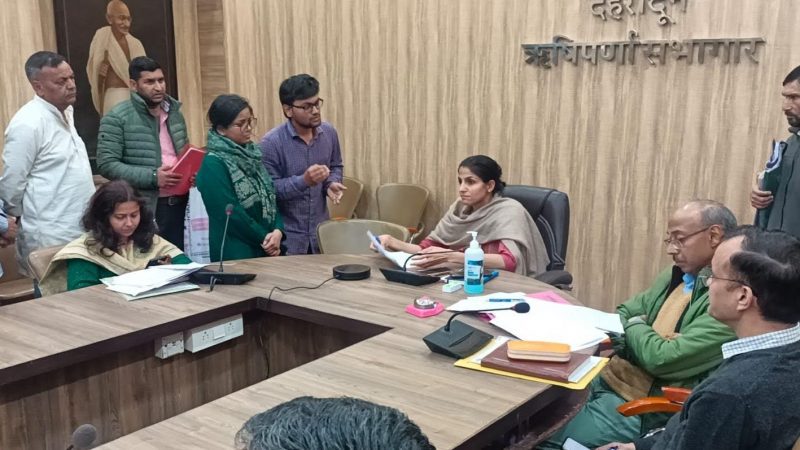 जन सुनवाई: जनता दरबार में 104 शिकायतें दर्ज, डीएम सोनिका ने समयबद्ध निस्तारण के दिए निर्देश