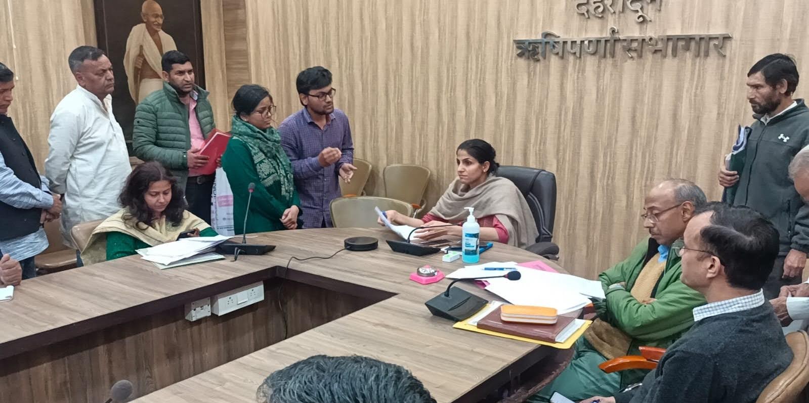 जन सुनवाई: जनता दरबार में 104 शिकायतें दर्ज, डीएम सोनिका ने समयबद्ध निस्तारण के दिए निर्देश