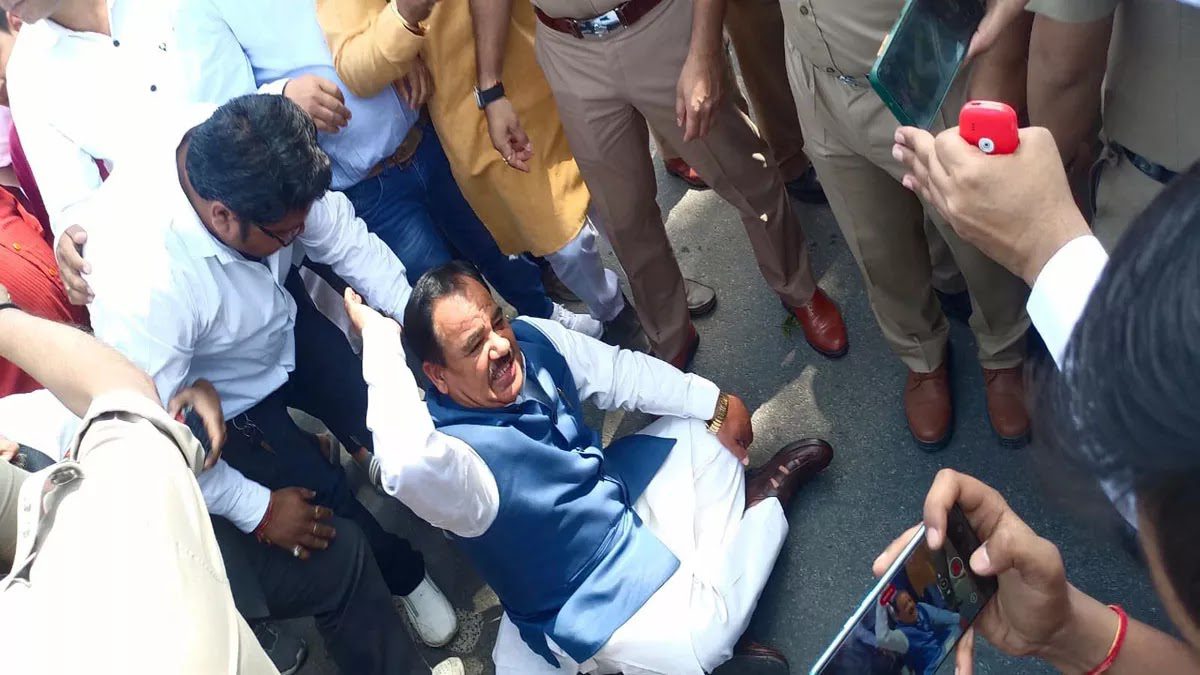 ब्रेकिंग न्यूज: पूर्व कैबिनेट मंत्री एवं वरिष्ठ कांग्रेसी नेता डाॅ हरक सिंह रावत गिरफ्तार