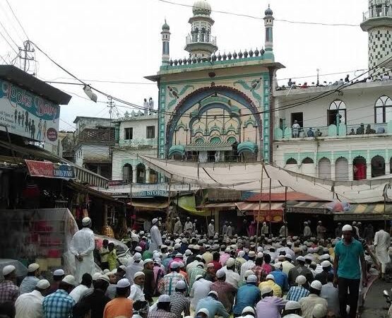 रमजान के पहले जुम्मे पर नमाज अता कर मांगी गयी देश की सलामती की दुआ