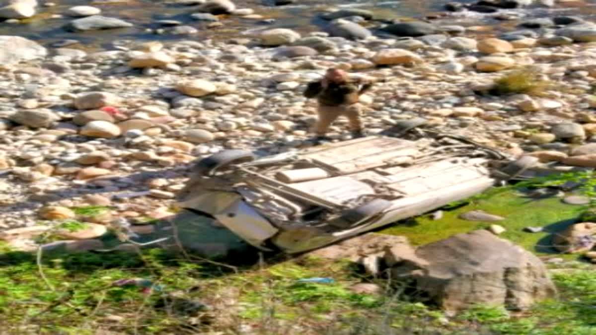  हादसा: अनियंत्रित होकर नदी में जा गिरी कार, एक व्यक्ति की मौत