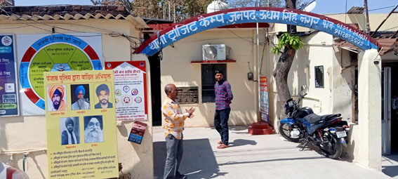 सतर्कता: पुलिस ने जगह-जगह लगाए भगोड़े खालीस्तानी अमृतपाल के पोस्टर