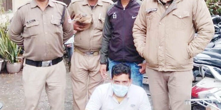 शिकंजा: दो दुकानों में चोरी करने वाला शातिर गिरफ्तार