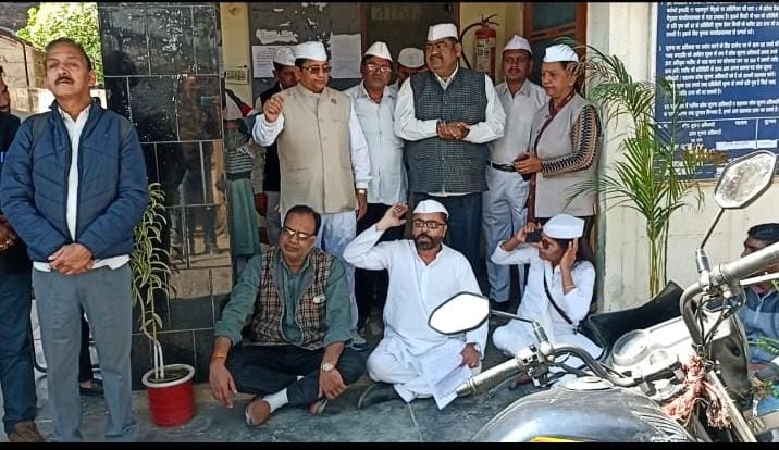 आवाज़: कांग्रेस सेवादल ने किया श्रम विभाग पर प्रदर्शन, श्रमिकों के शोषण का लगाया आरोप