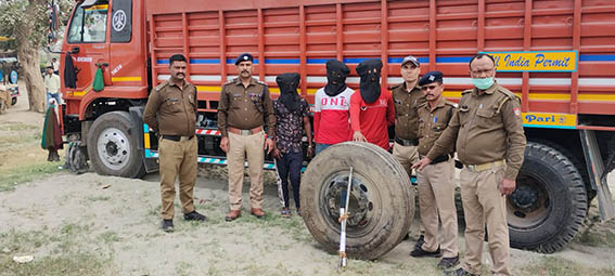 कामयाबी: पुलिस ने किया वाहन चोर गैंग का पर्दाफाश, चोरी का कैंटर बरामद