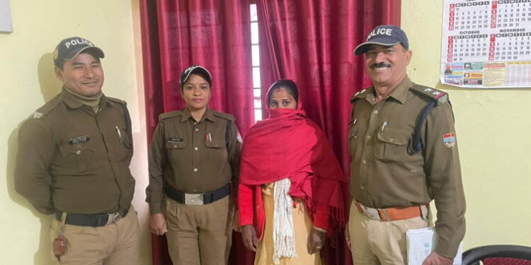 कामयाबी: नाम बदलकर रह रही वांछित महिला गिरफ्तार,जमानत पर छूटने के बाद हो गयी थी फरार