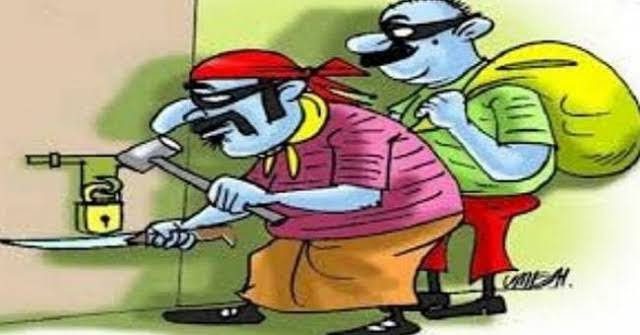 बेखौफ: बंद घर से चोरों ने उड़ा लिये नगदी व आभूषण, ताला तोड़कर घुसे थे मकान में
