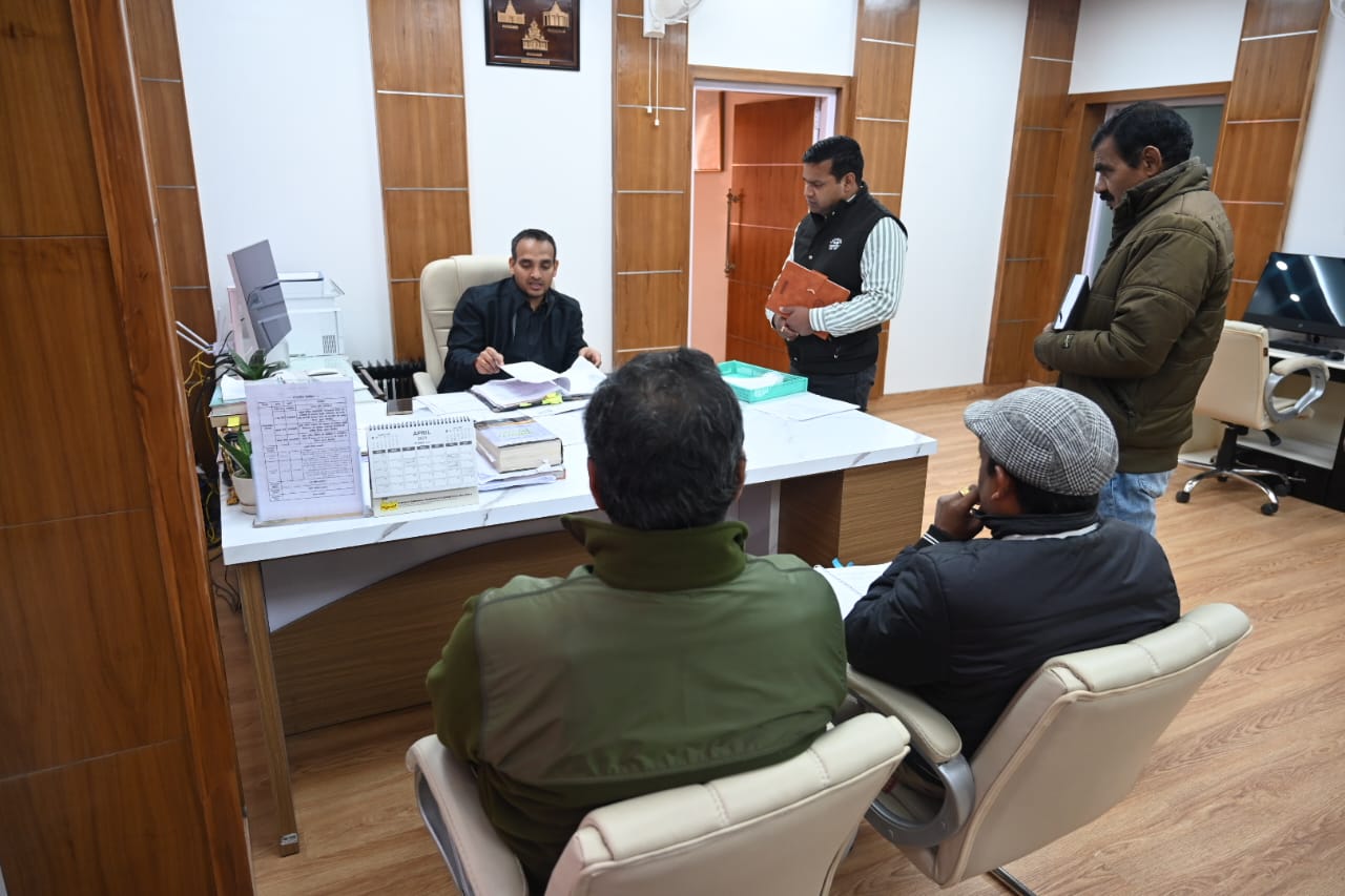 वन भूमि हस्तांतरण: डीएम डाॅ सौरभ गहरवार ने प्रस्तावों पर जिला स्तरीय समिति की बैठक में दिए जरूरी निर्देश