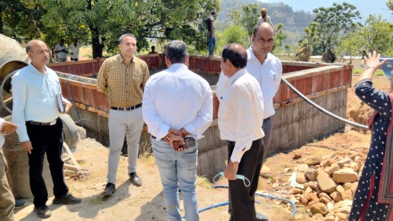 जी-20: सम्मेलन की तैयारियों को लेकर डीएम डाॅ सौरभ गहरवार ने किया ओणीं गांव का स्थलीय निरीक्षण