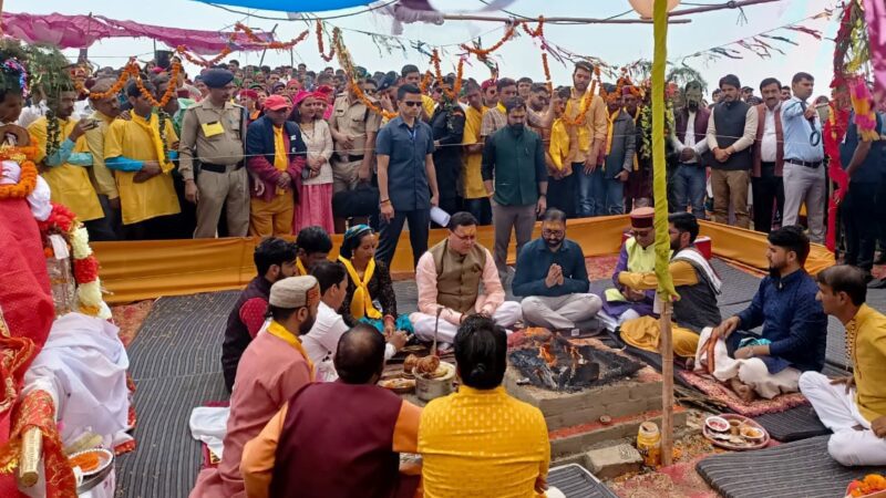 श्रद्धा: नागदेवता मंदिर में मूर्ति प्राण प्रतिष्ठा कार्यक्रम का आयोजन, सीएम धामी ने की पूजा अर्चना
