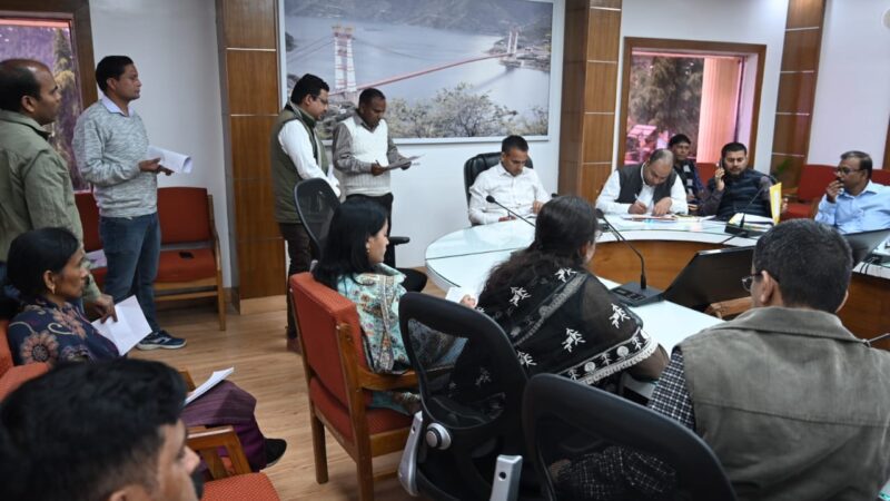 सुनवाई: डीएम ने जनता मिलन कार्यक्रम में सुनीं लोगों की शिकायतें, अधिकारियों को दिये जरूरी निर्देश