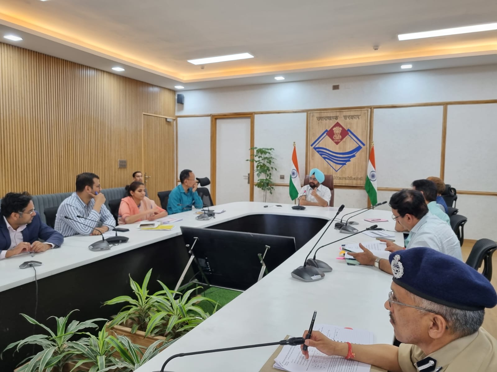 समीक्षा: मुख्य सचिव ने यातायात नियमों का सख्ती से पालन कराए जाने के दिए निर्देश