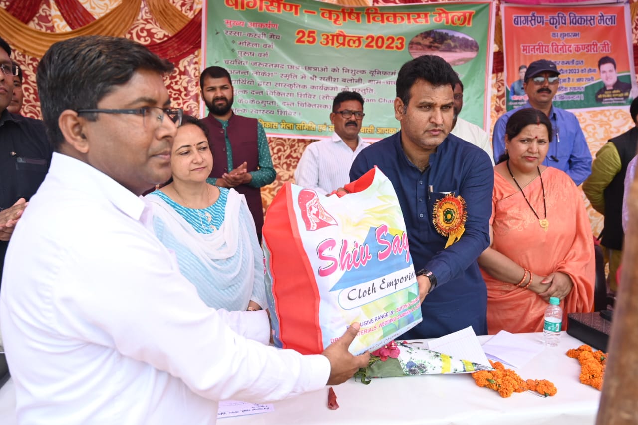 सहूलियत: कृषि विकास मेले के अवसर पर आयोजित किया गया बहुद्देशीय शिविर , ग्रामीणों ने उठाया लाभ