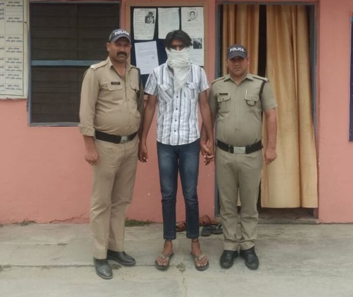 शिकंजा: हत्या के प्रयास में मुख्य आरोपी तमंचा व कारतूस सहित गिरफ्तार