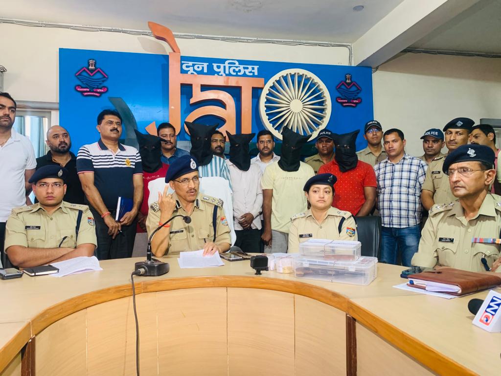 बड़ी खबर: दिन दहाड़े हुई डकैती का खुलासा, पांच आरोपी माल सहित गिरफ्तार