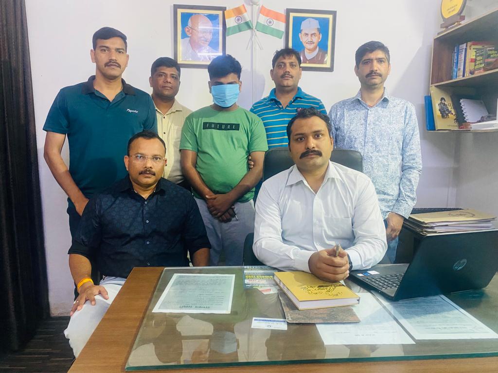 शिकंजा: रिटायर्ड चिकित्सक से लाखों की ठगी करने वाला गिरफ्तार, खुद को ट्रेजरी आफिसर बताकर लगाया था चूना