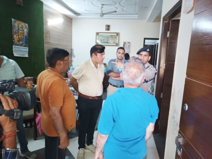 दुस्साहस:  हथियाबंद बदमाशों ने दिनदहाड़े स्कूल, बदमाशों की धरपकड़ में जुटी पुलिस संचालक के घर में कर ली लूट