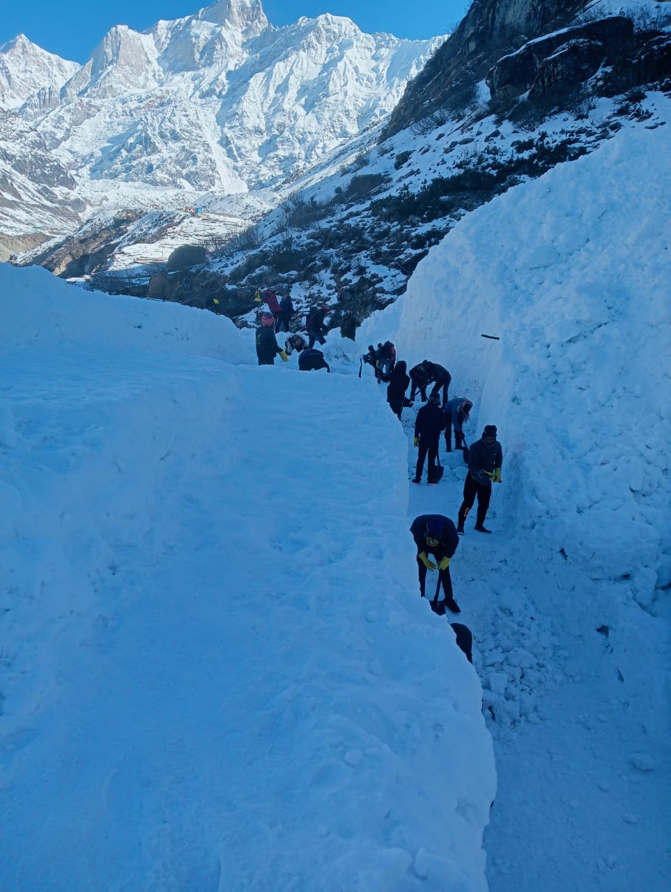 असुविधा: केदारनाथ धाम पहुंचने वाले यात्रियों को ग्लेशियरों से होकर करनी होगी आवाजाही