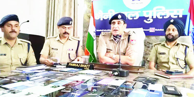 सर्विलांस की मदद से बरामद किए 43.31 लाख के मोबाइल