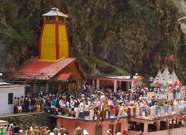 दुखद: यात्रा के दौरान हृदय गति रुकने से यात्रियों की मौत का सिलसिला जारी, यमनोत्री में अब तक 4 की गई जान