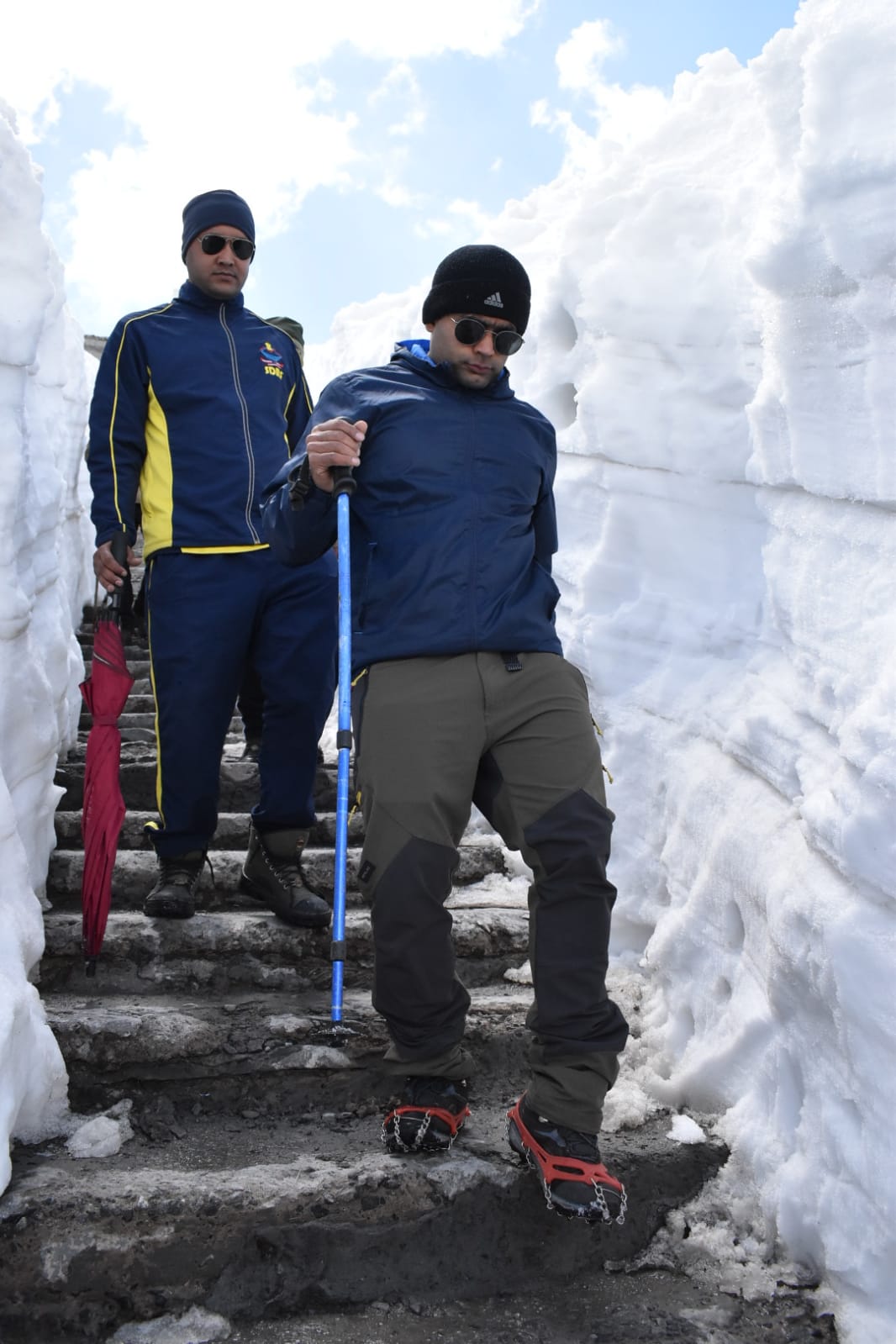 जायजा: डीएम हिमांशु खुराना ने किया हेमकुंड साहिब के 18 किमी पैदल यात्रा मार्ग का स्थलीय निरीक्षण