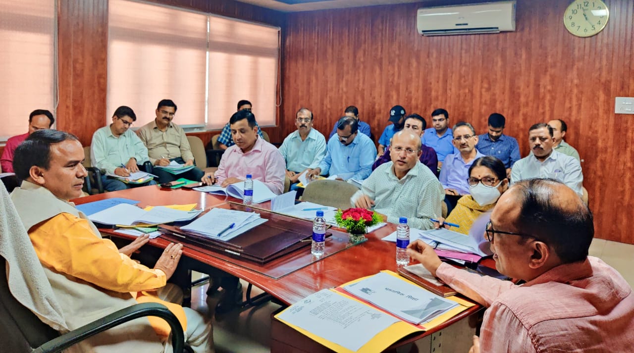 निर्णय: कलस्टर स्कूल गठन को प्रत्येक जिले में होगी बैठक, विभागीय बजट के व्यय की प्रत्येक माह होगी समीक्षा