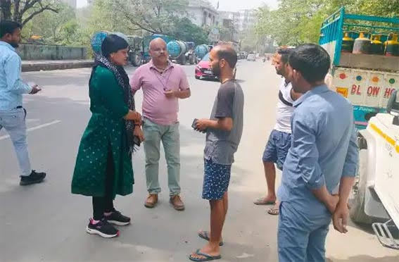 शिकंजा: कमर्शियल गैस सिलेंडरों की अवैध बिक्री का भंडाफोड़, सिटी मजिस्ट्रेट ऋचा सिंह ने तीन वाहन किये सीज