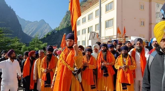 आस्था: पंज प्यारों की अगुवाई में हेमकुंड साहिब के लिए पहला जत्था रवाना,शनिवार को खुलेंगे कपाट