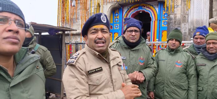 निगरानी: सुरक्षा व्यवस्था का जायजा लेने डीजीपी पहुंचे केदारनाथ