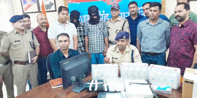 सफलता:  22 लाख से अधिक नकली नोटों के साथ दो लोग गिरफ्तार