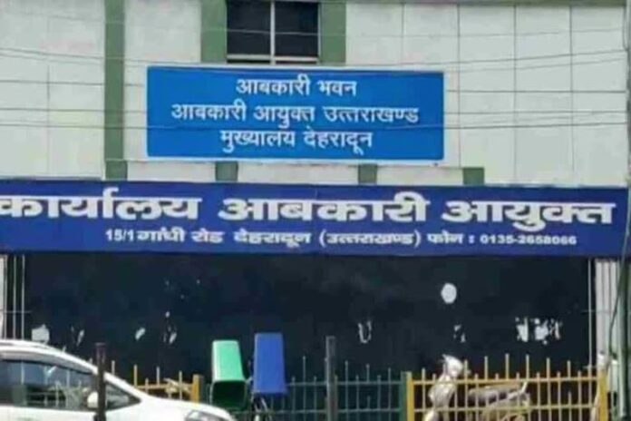 एक्शन:  दो आबकारी अधिकारी निलंबित, शराब की दुकानों के व्यवस्थापन में रहे नाकाम
