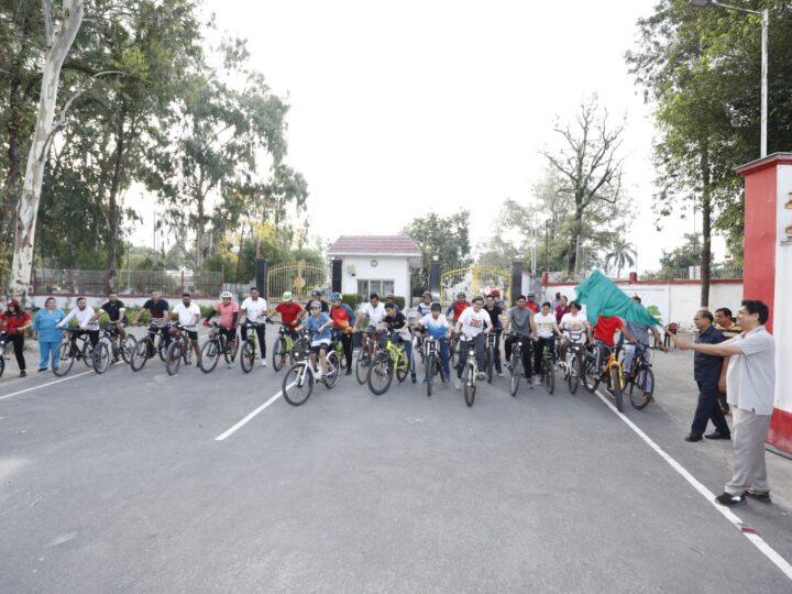 एम्स: विश्व साइकिल दिवस पर रैली निकाल कर दिया स्वस्थ्य रहने के लिए नियमित साइकिल चलाने का संदेश