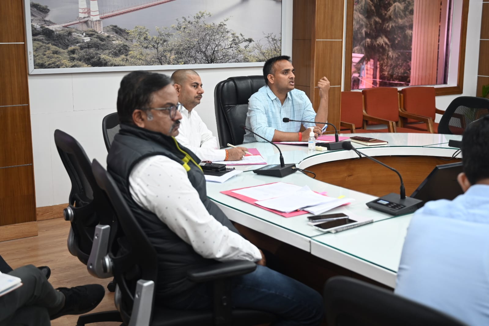 जायजा: आपदा प्रबंधन की तैयारियों की डीएम डाॅ सौरभ गहरवार ने की समीक्षा, अधिकारियों को दिये जरूरी निर्देश