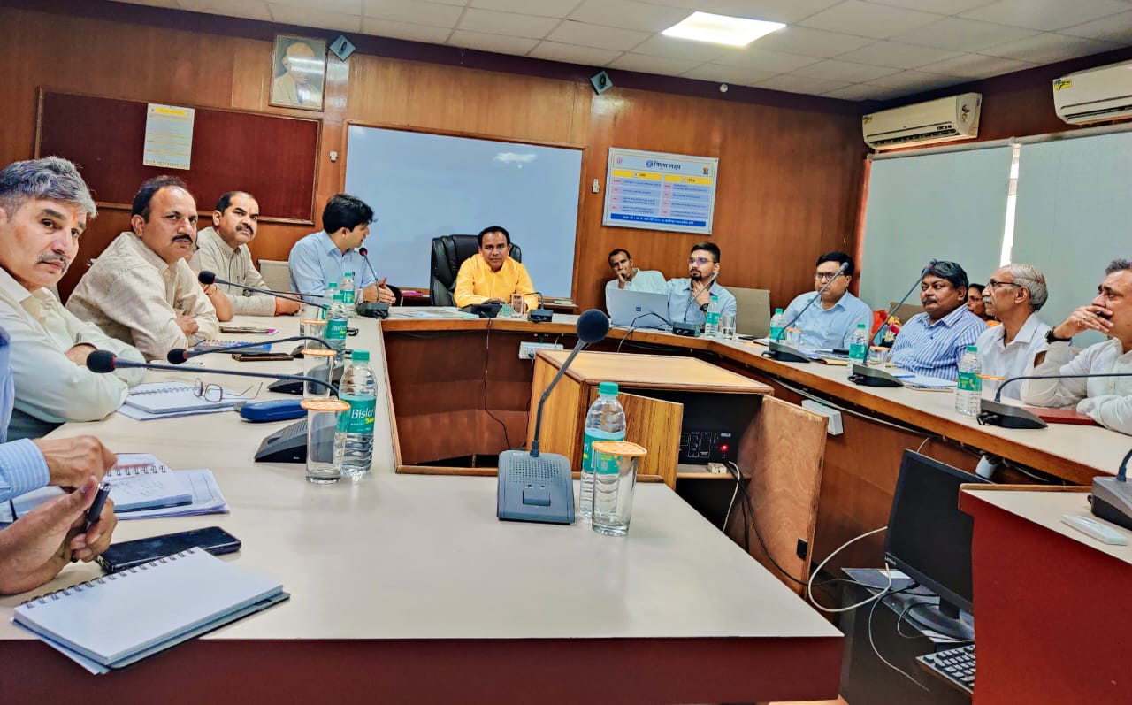 जायजा: शिक्षा मंत्री डाॅ. धन सिंह रावत ने की यूपी के अधिकारियों से शिक्षा पर चर्चा