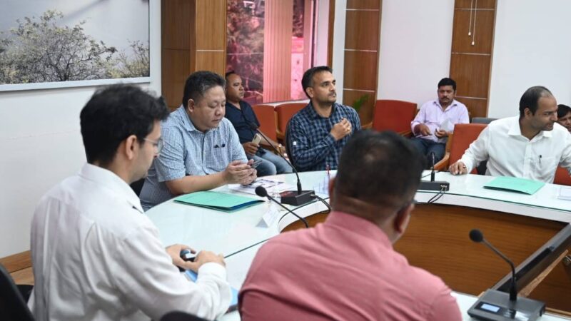 समीक्षा: प्रमुख सचिव ने ली जिलास्तरीय अधिकारियों की बैठक, योजनाओं की प्रगति का लिया जायजा