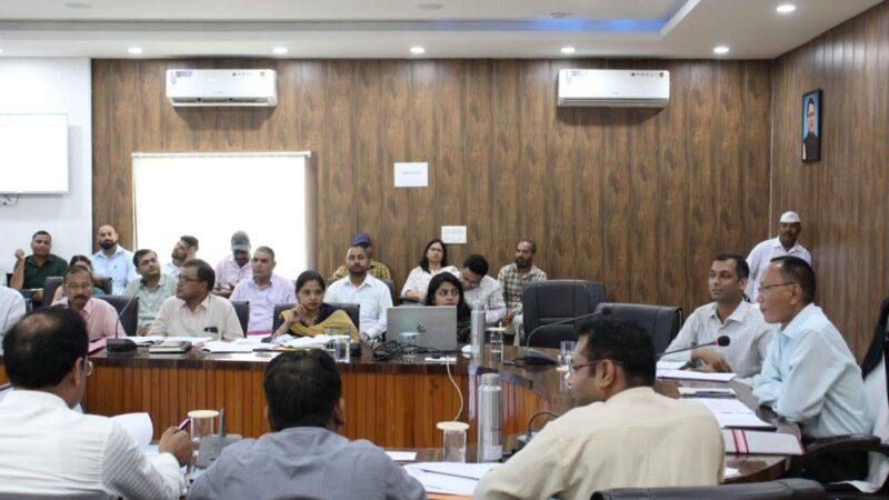 जायजा: प्रभारी सचिव ने की जिले की विभिन्न योजनाओं एवं विकास कार्यक्रमों की समीक्षा, दिये जरूरी निर्देश