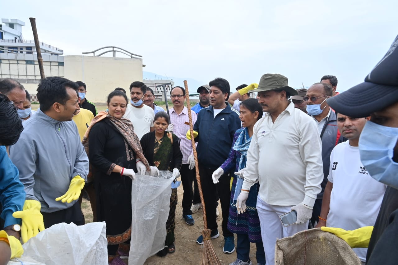 मुहिम: जिला मुख्यालय समेत समस्त ग्रामीण क्षेत्रों में सामूहिक रूप से चलाया गया स्वच्छता अभियान