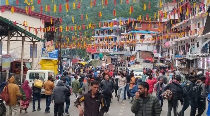 आफ़त: खराब मौसम के कारण तीर्थयात्रा बाधित, सोनप्रयाग में रोके गए केदारनाथ जाने वाले यात्री