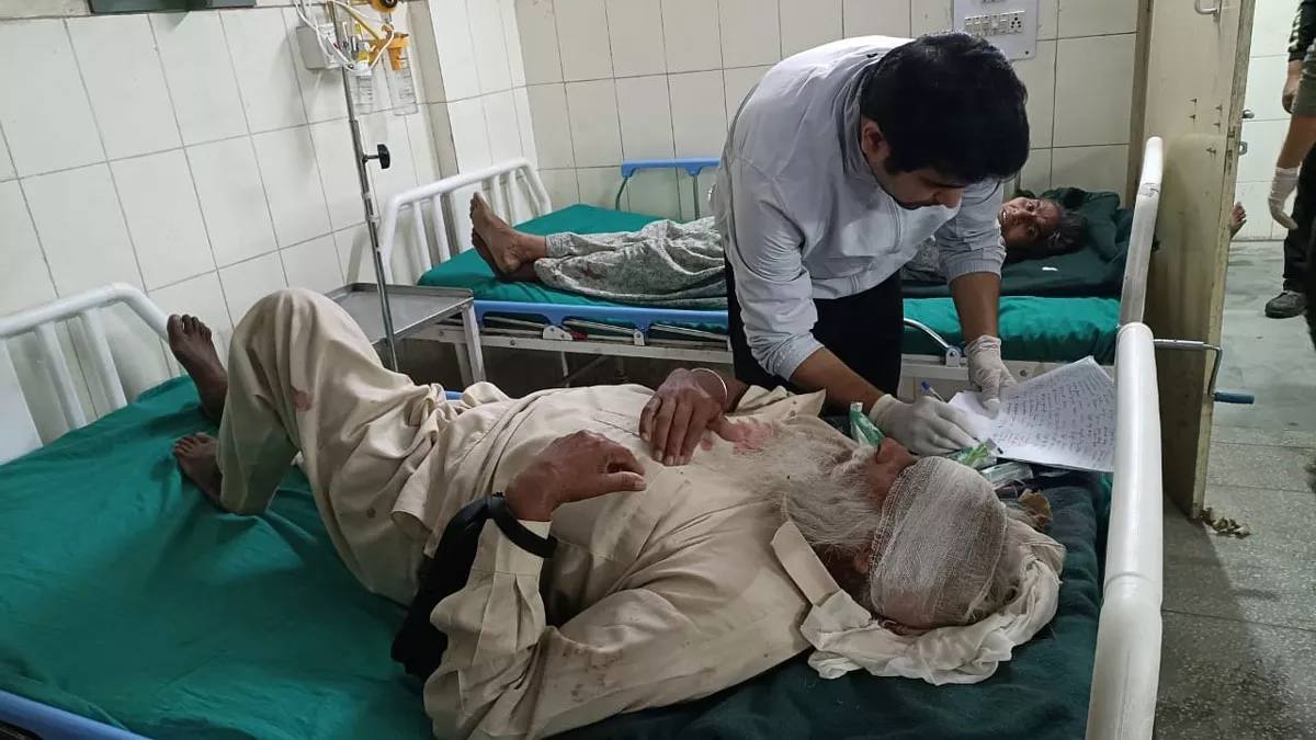 ब्रेकिंग न्यूज: बस पलट जाने से 25 घायल, 7 की  हालत गंभीर,रीठासाहिब के दर्शन कर लौट रहे थे श्रद्धालु