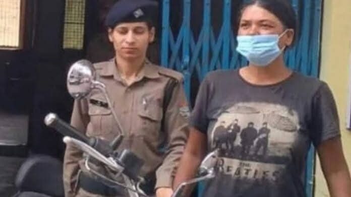 कामयाबी: पुलिस ने किया मोटरसाइकिल चोरी का खुलासा, गोवा निवासी महिला बाइक समेत गिरफ्तार