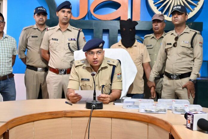 शिकंजा: एटीएम बदलकर खाते से पैसा निकालने वाला शातिर गिरफ्तार