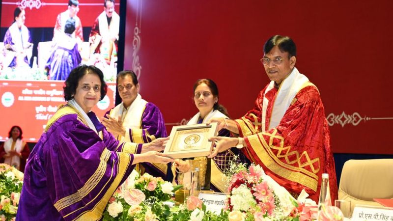 एम्स: तृतीय दीक्षांत समारोह में 1041 छात्र- छात्राओं को  वितरित की गईं डिग्रियां