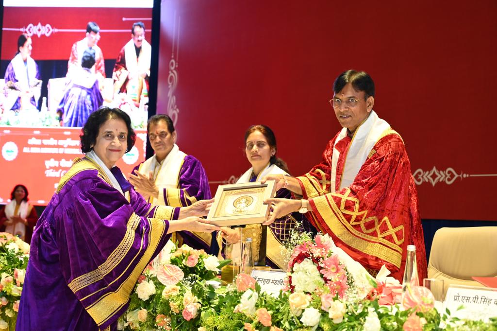 एम्स: तृतीय दीक्षांत समारोह में 1041 छात्र- छात्राओं को  वितरित की गईं डिग्रियां