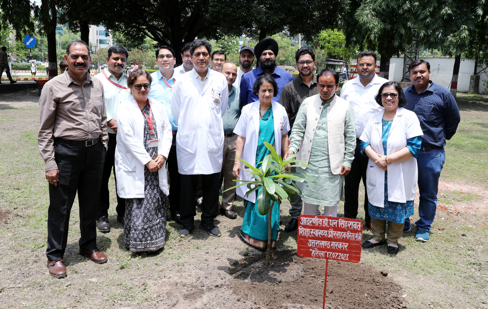 हरेला पर्व: एम्स में रोपे गए विभिन्न प्रजातियों के पौधे, मुख्य अतिथि डॉ धन सिंह रावत ने परंपरा को बरकरार रखने पर दिया जोर